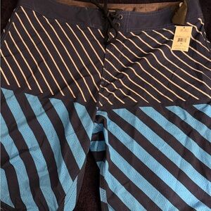 Volcom Men's Navy and Light Blue Striped Board Shorts NWT size 36